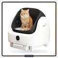 Litière autonettoyante pour chat Le Chat Royal avec chat installé, sur fond blanc